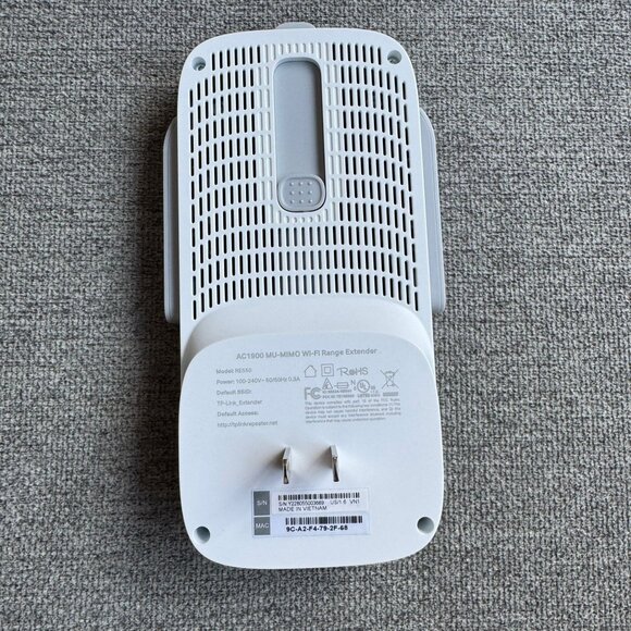 TP-Link AC1900 WiFi Extender Covers Up to 2800 Sq.ft  New with open box - Picture 8 of 10